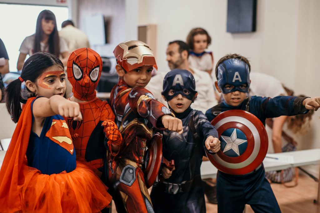 Fiesta de superhéroes para niños 